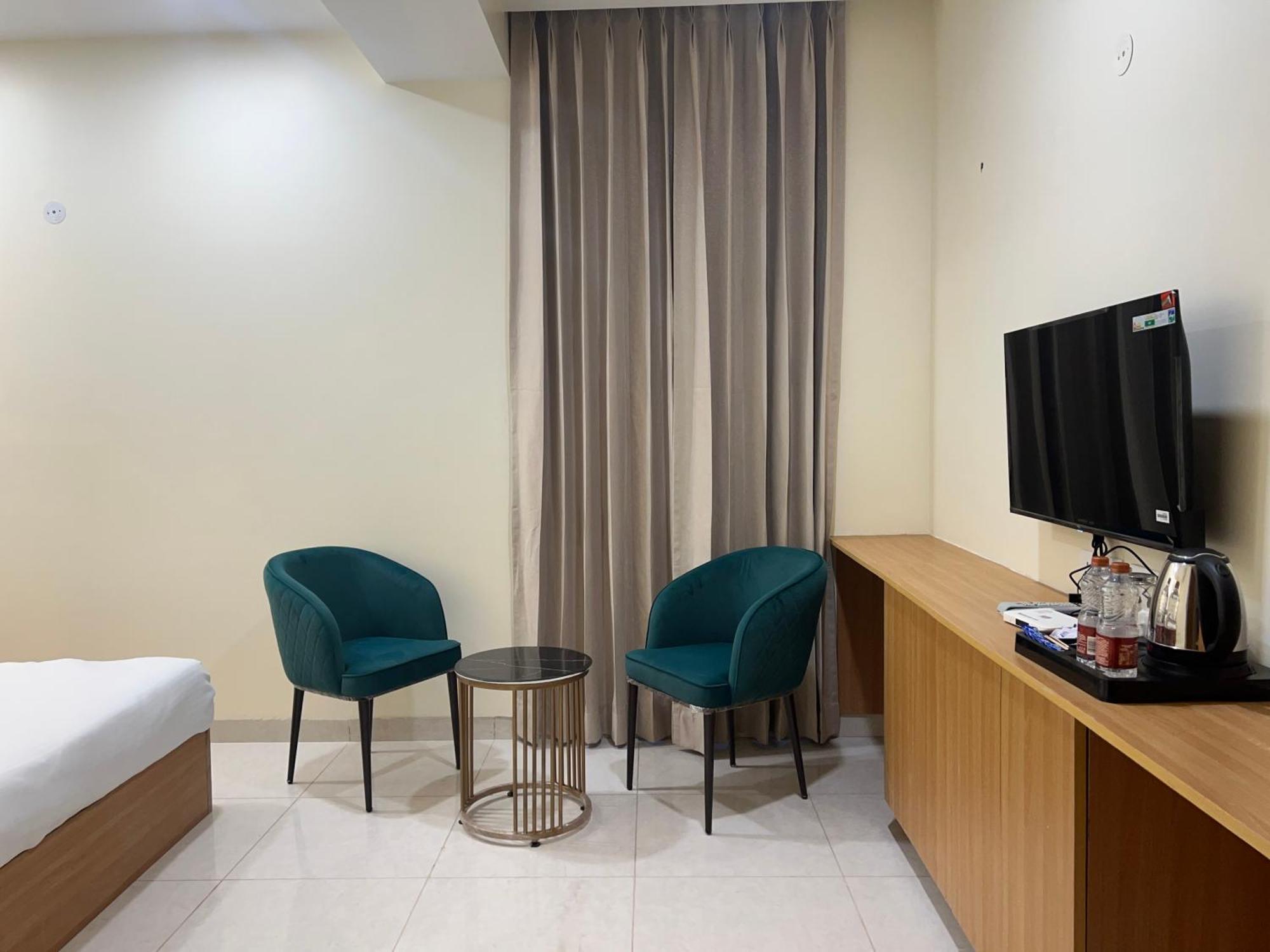 Hotel The Blue Vista Greater Noida Zewnętrze zdjęcie