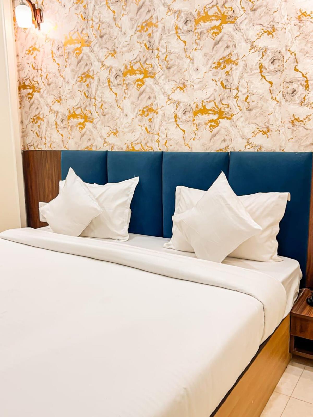 Hotel The Blue Vista Greater Noida Zewnętrze zdjęcie