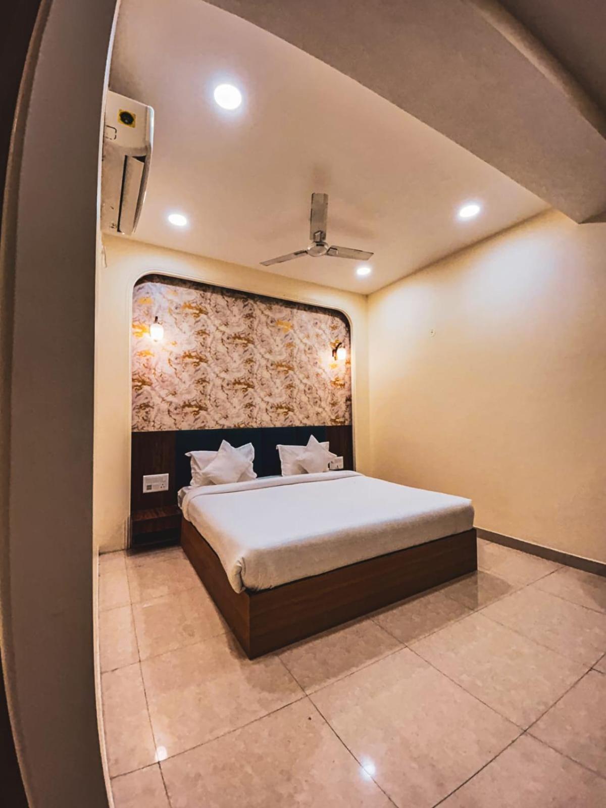 Hotel The Blue Vista Greater Noida Zewnętrze zdjęcie